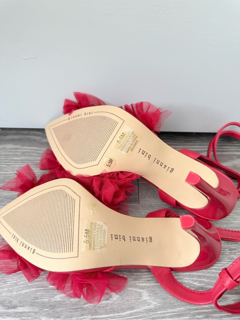 Gianni Bini Red Ruffle Pointed-Toe Ankle-Strap Heels Size 5.5 in Women’s - Picture 5 of 5
